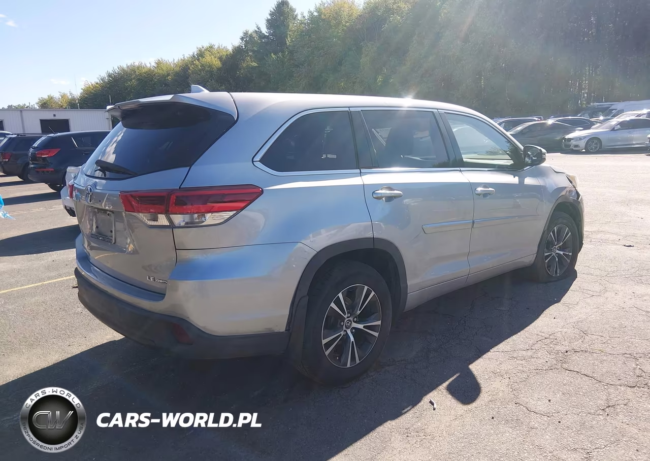 2018 Toyota Highlander Le Plus VIN:5TDBZRFH0JS825695 - 4