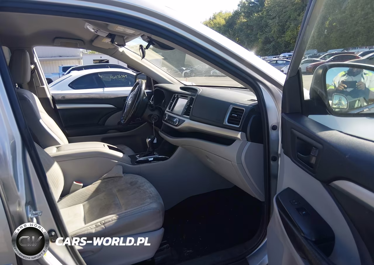 2018 Toyota Highlander Le Plus VIN:5TDBZRFH0JS825695 - 5