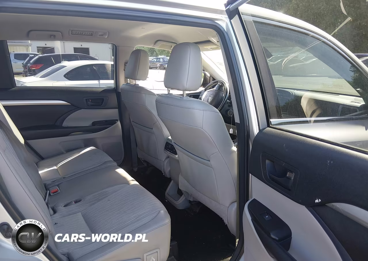 2018 Toyota Highlander Le Plus VIN:5TDBZRFH0JS825695 - 8