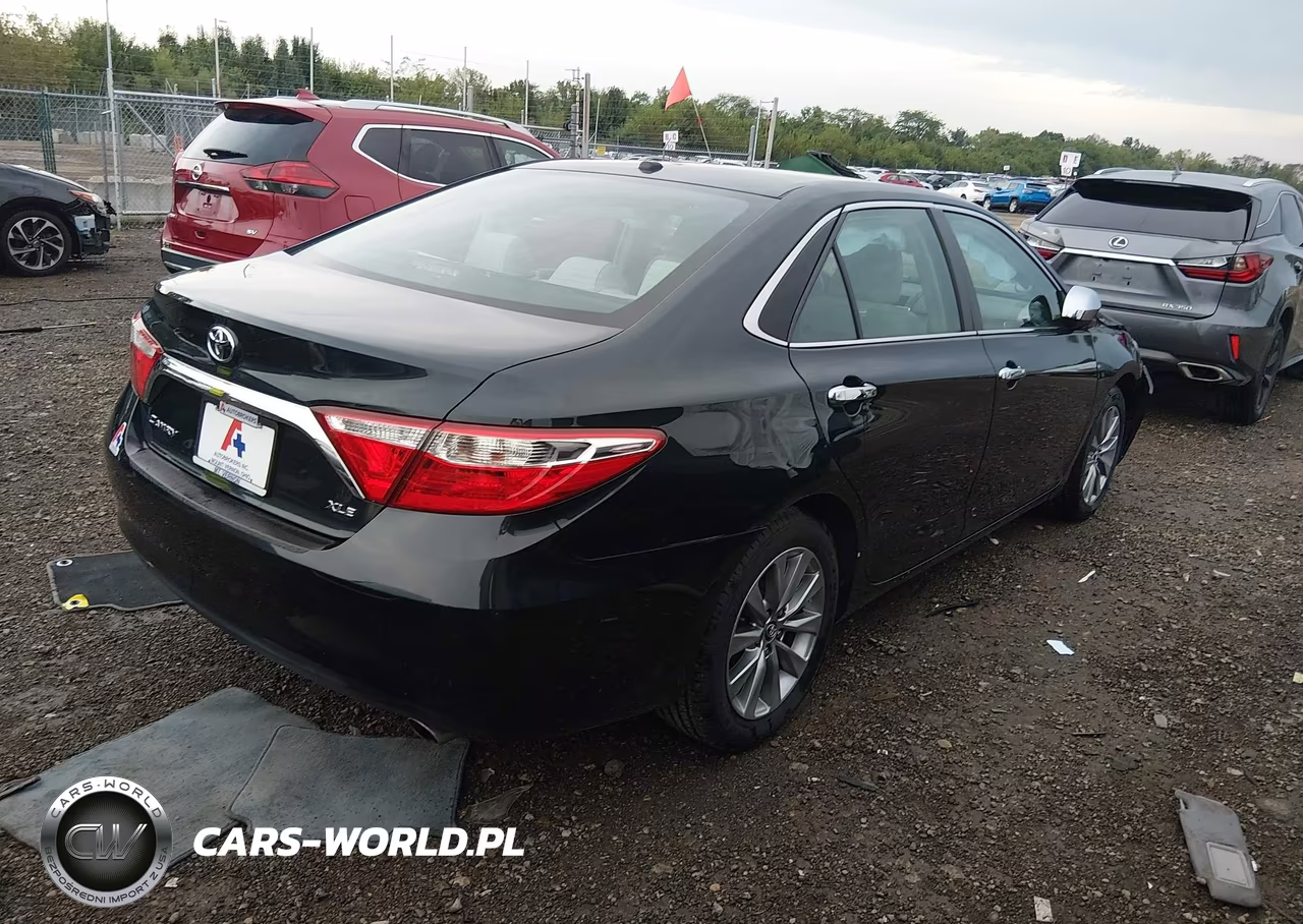 2016 Toyota Camry Xle VIN:4T1BF1FK1GU611191 - 4