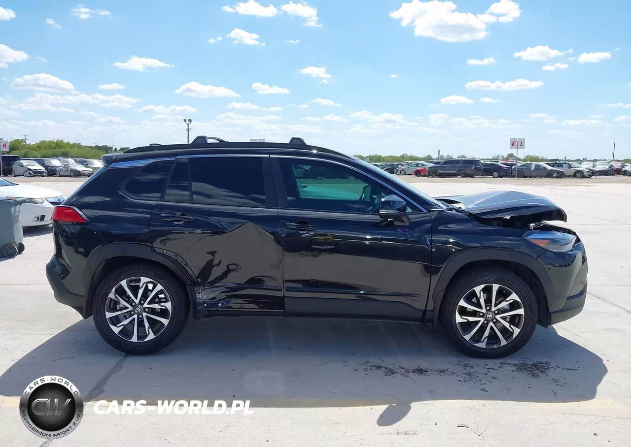 2025 Toyota Corolla Cross Xle VIN:7MUDAAAG7SV139967 - 13