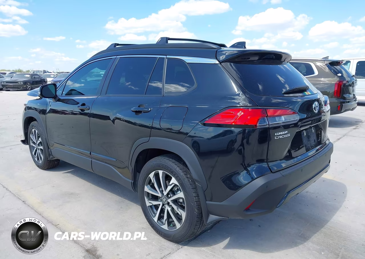 2025 Toyota Corolla Cross Xle VIN:7MUDAAAG7SV139967 - 3