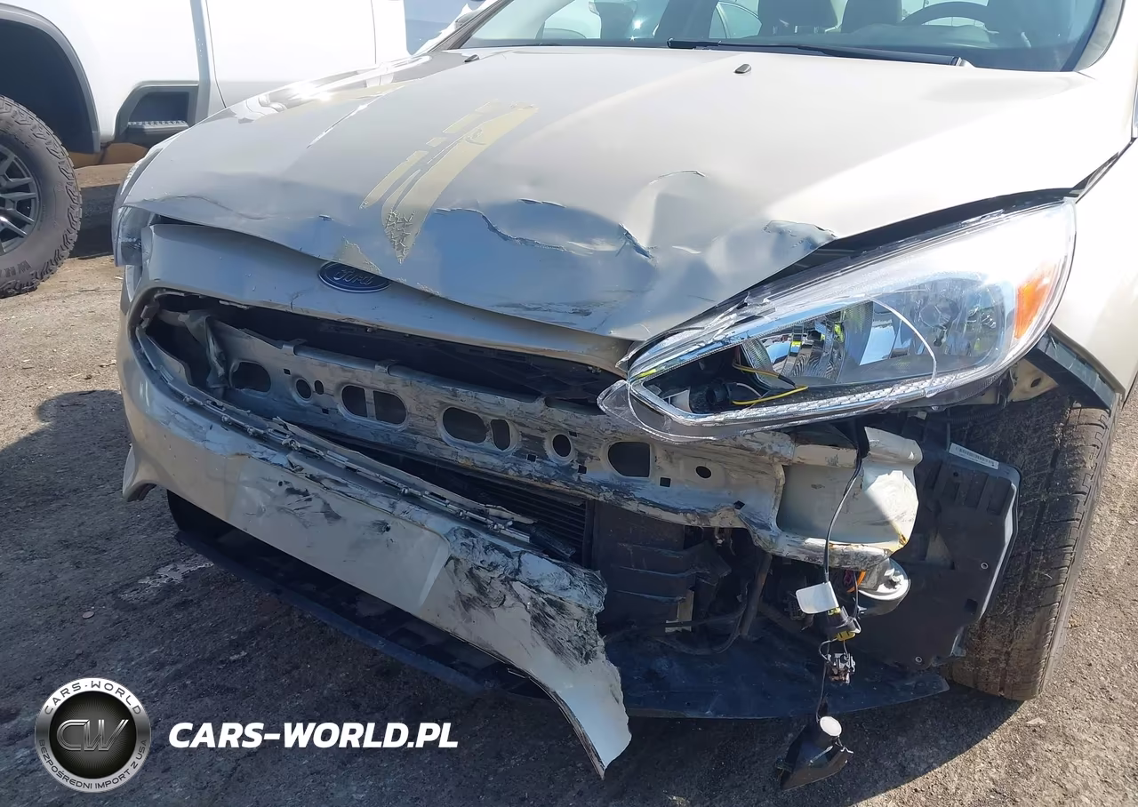 2017 Ford Focus Se VIN:1FADP3F24HL291819 - 6