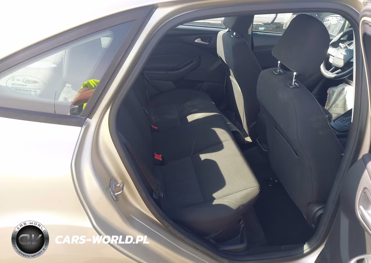 2017 Ford Focus Se VIN:1FADP3F24HL291819 - 8