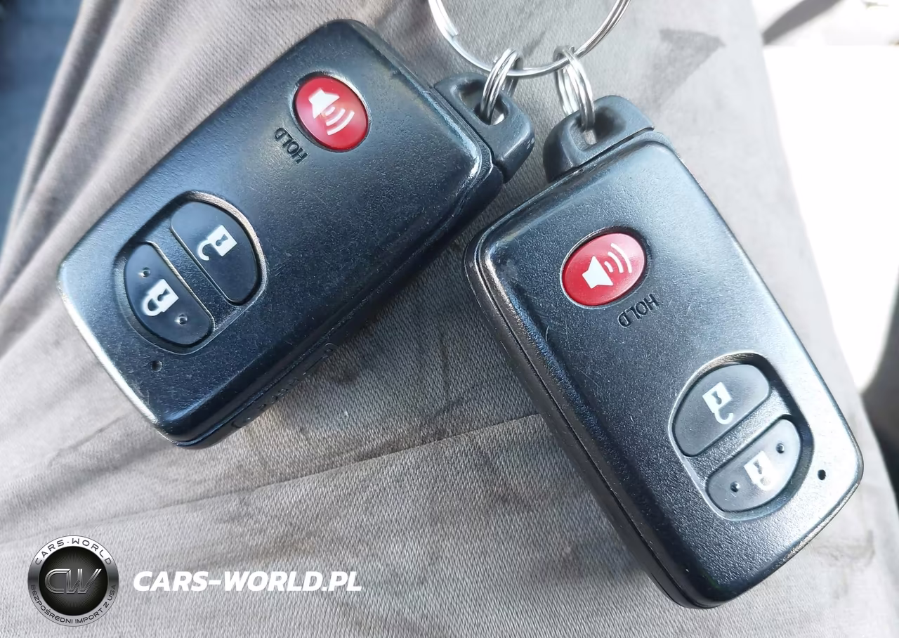 2015 Toyota Prius Two VIN:JTDKN3DU1F0468207 - 11