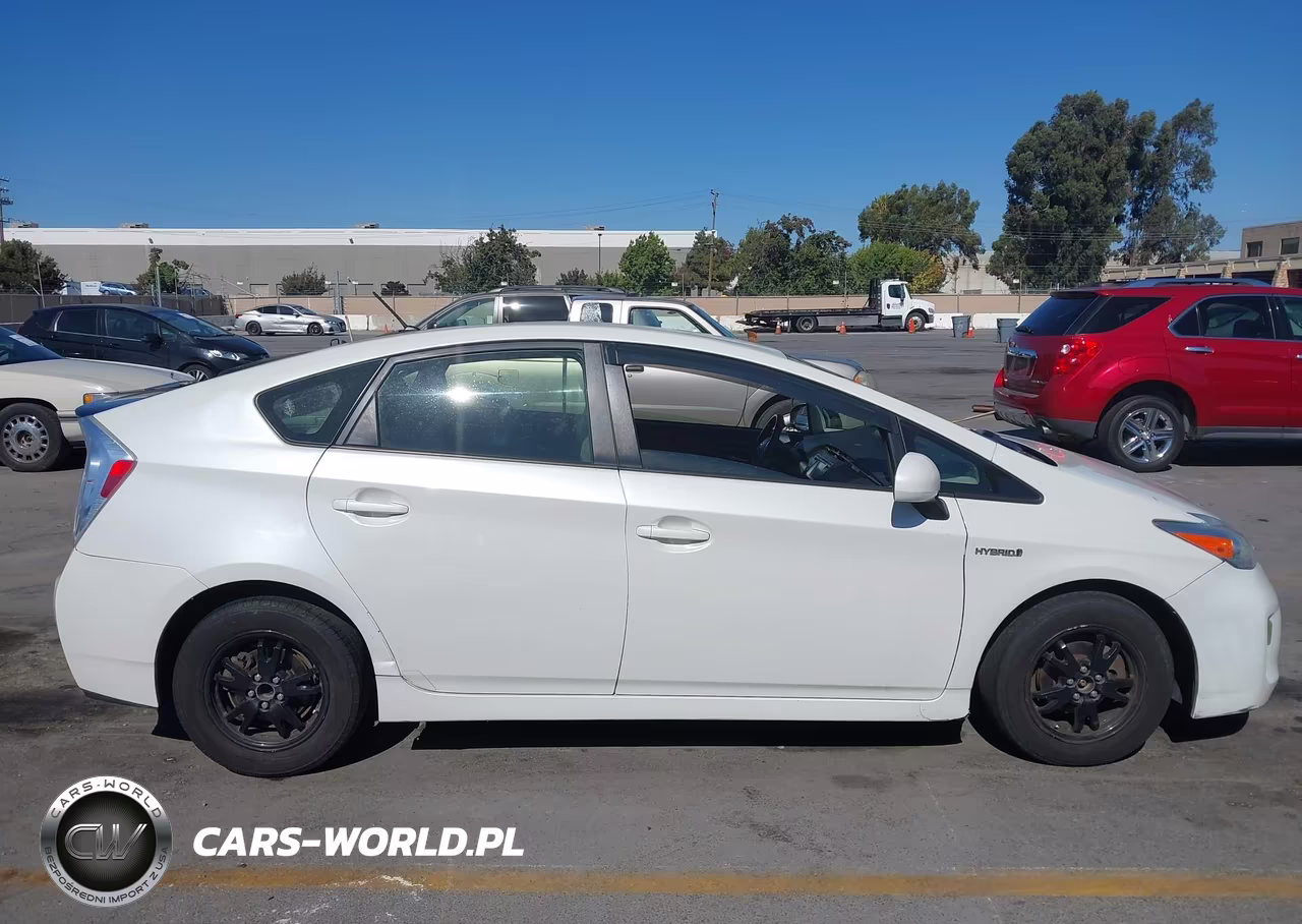 2015 Toyota Prius Two VIN:JTDKN3DU1F0468207 - 13