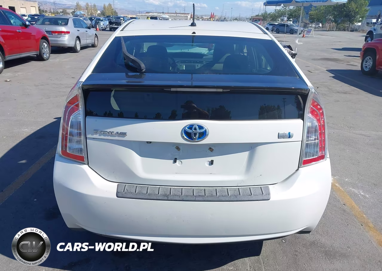 2015 Toyota Prius Two VIN:JTDKN3DU1F0468207 - 16
