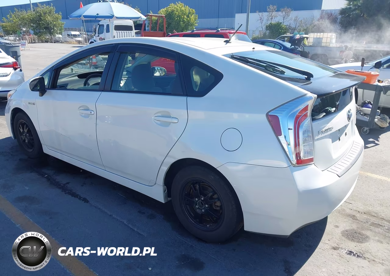 2015 Toyota Prius Two VIN:JTDKN3DU1F0468207 - 3