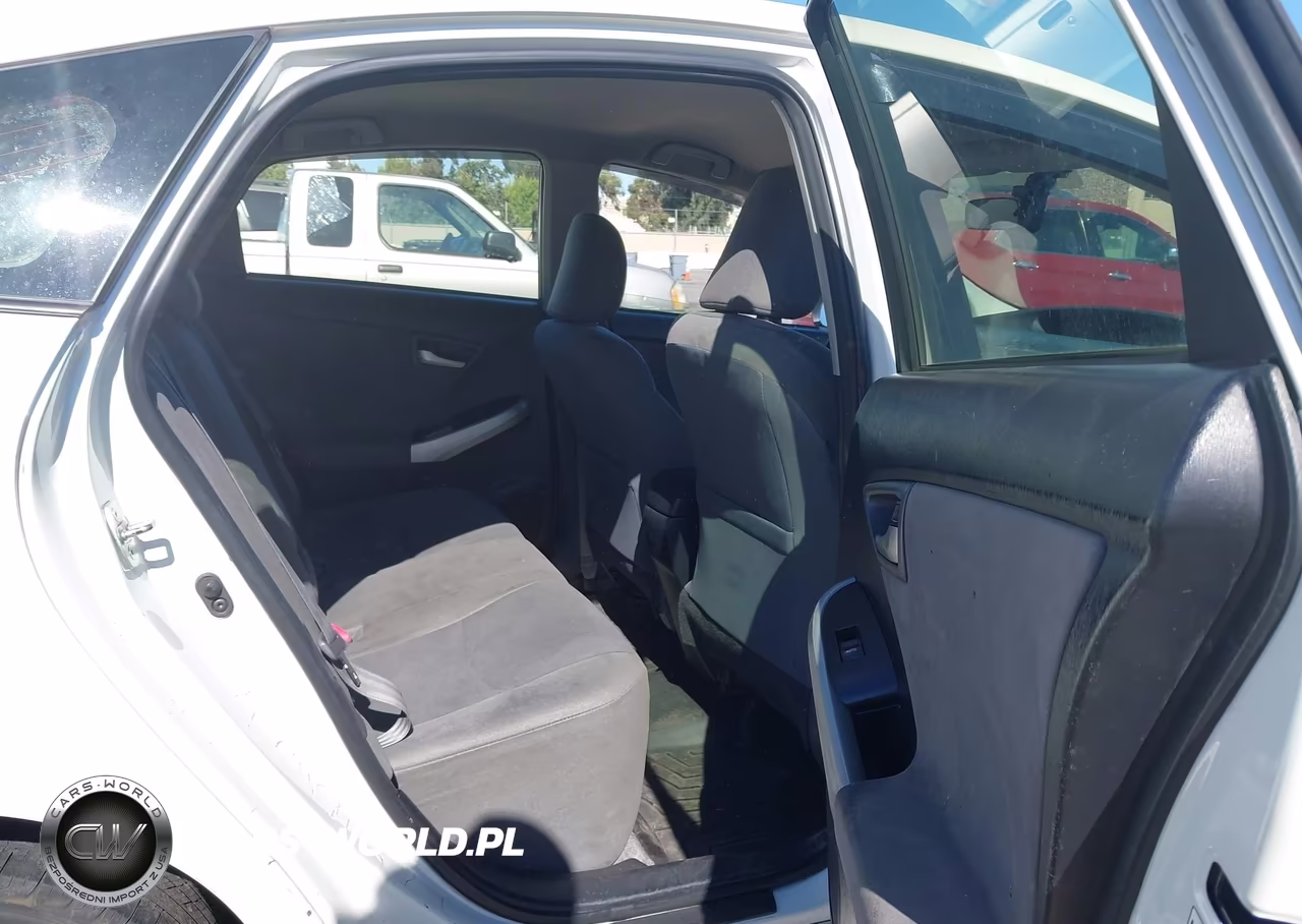 2015 Toyota Prius Two VIN:JTDKN3DU1F0468207 - 8