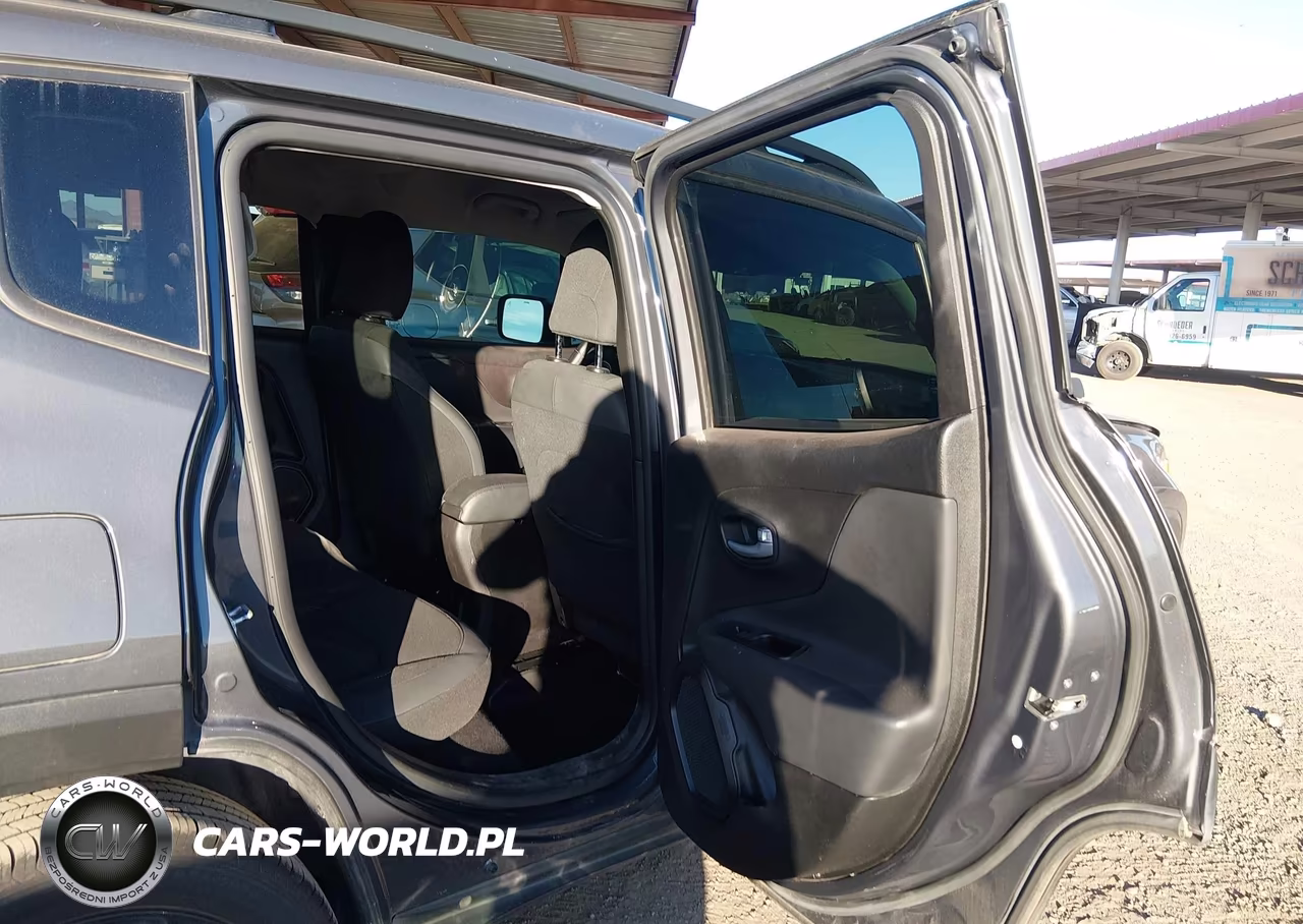 2023 Jeep Renegade Altitude 4X4 VIN:ZACNJDE11PPP23109 - 8