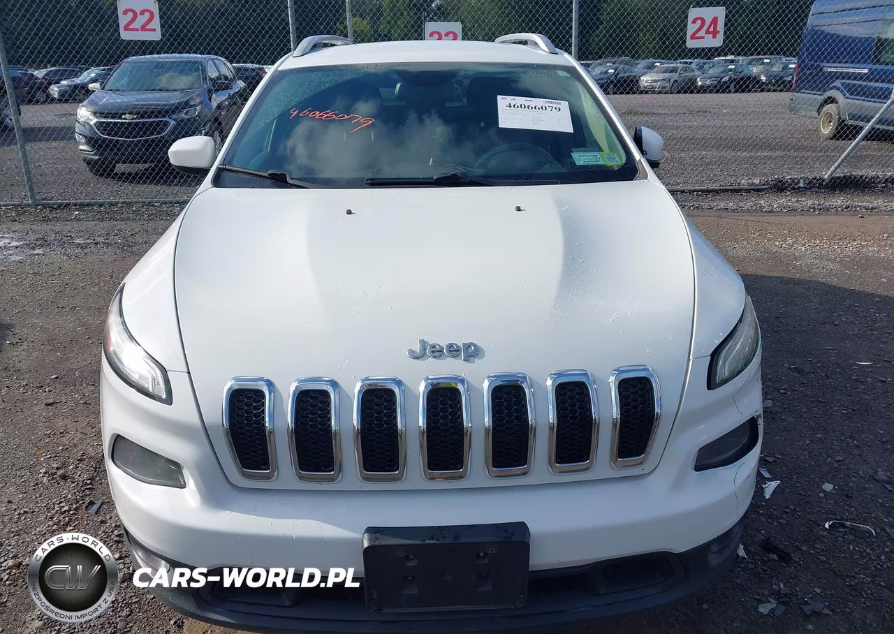 2017 Jeep Cherokee Latitude 4X4 VIN:1C4PJMCS7HW647178 - 12