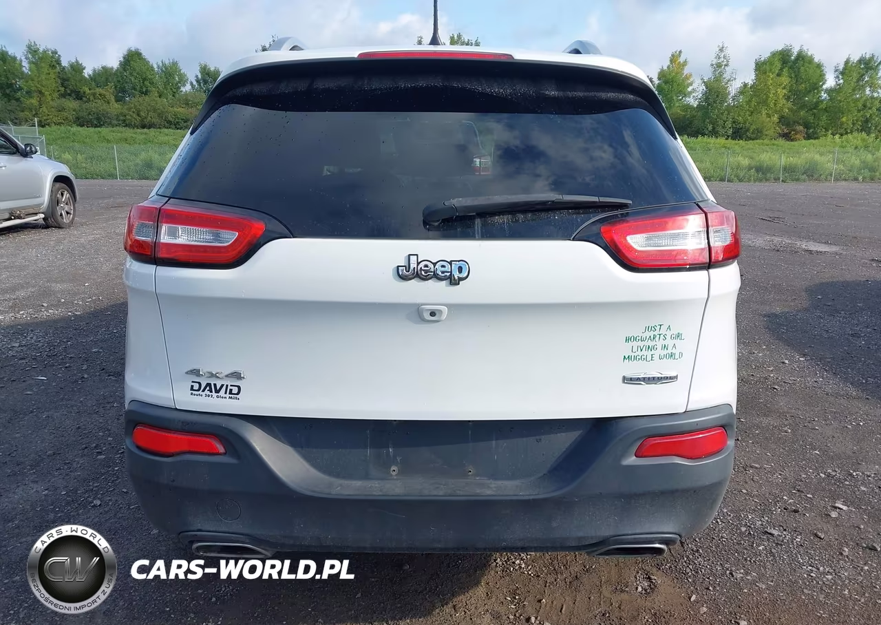 2017 Jeep Cherokee Latitude 4X4 VIN:1C4PJMCS7HW647178 - 16