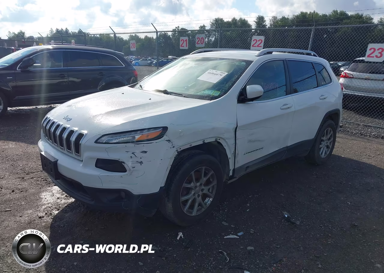 2017 Jeep Cherokee Latitude 4X4 VIN:1C4PJMCS7HW647178 - 2