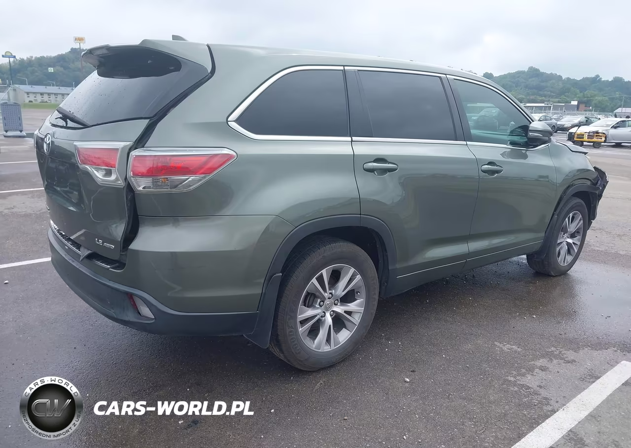 2015 Toyota Highlander Le Plus V6 VIN:5TDBKRFH7FS094954 - 4