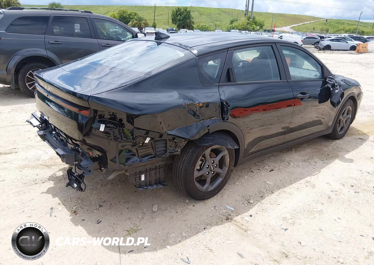 2025 Kia K4 Lxs VIN:3KPFT4DE2SE187332 - 4