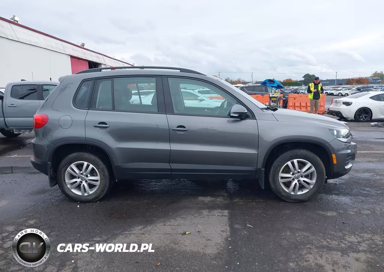 2016 Volkswagen Tiguan S VIN:WVGBV7AX1GW590257 - 13