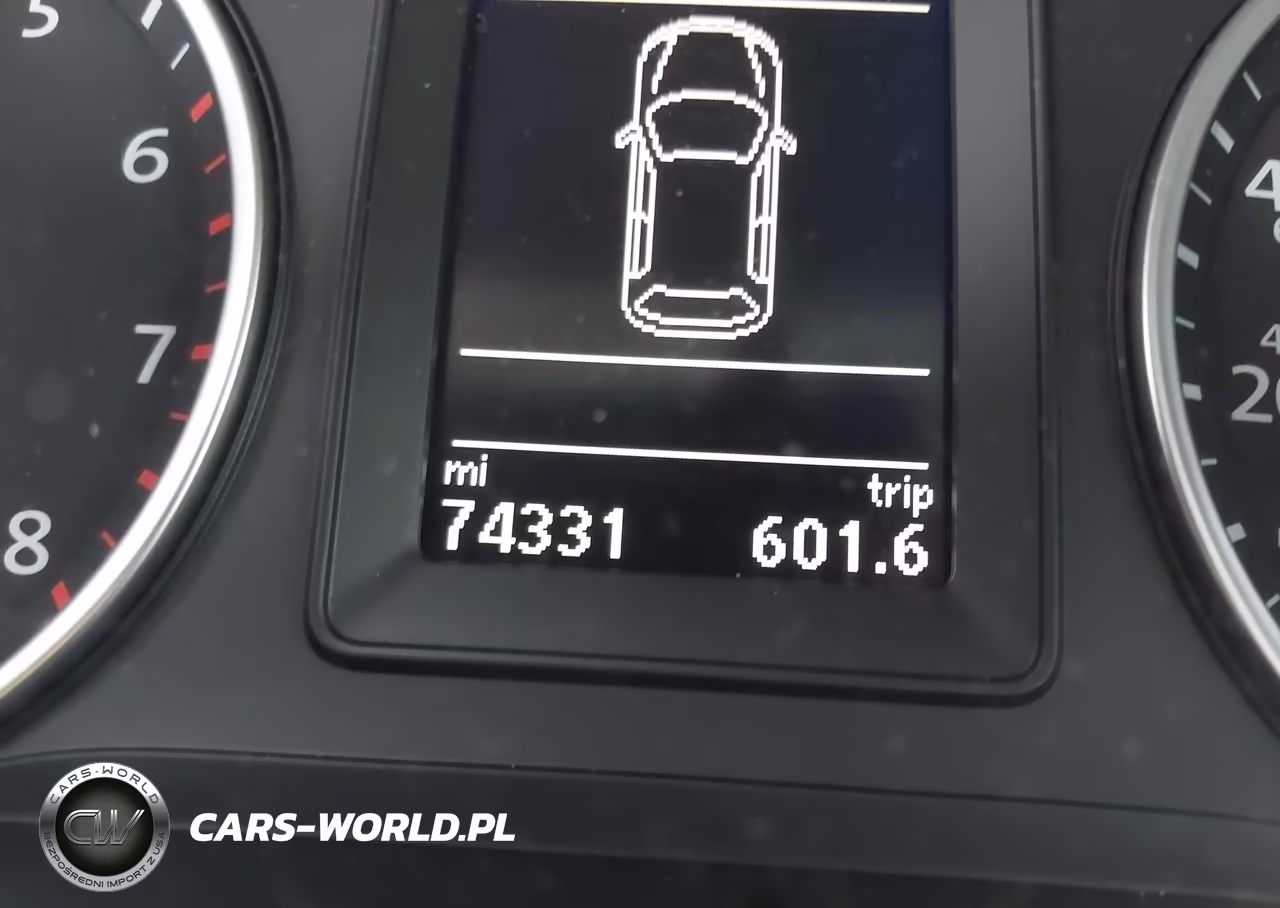 2016 Volkswagen Tiguan S VIN:WVGBV7AX1GW590257 - 15