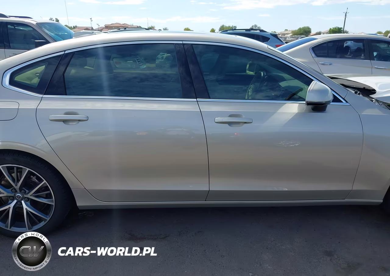2018 Volvo S90 T6 Momentum VIN:LVY992MK9JP036159 - 13