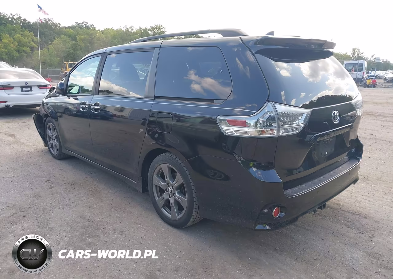 2019 Toyota Sienna Se Premium 8 Passenger VIN:5TDXZ3DC1KS010465 - 3