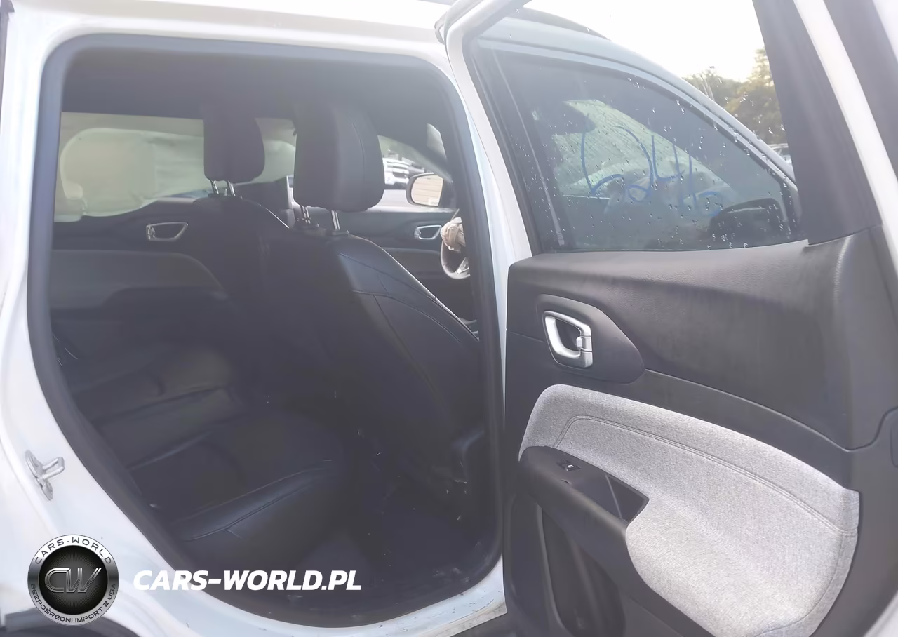 2024 Jeep Compass Latitude Lux Fwd VIN:3C4NJDFN0RT582968 - 8