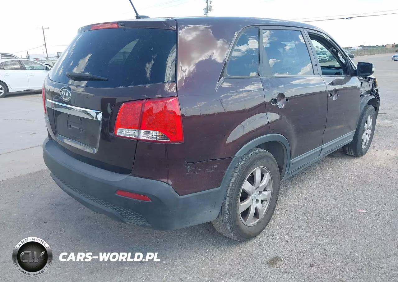 2011 Kia Sorento Lx VIN:5XYKT3A16BG079695 - 4