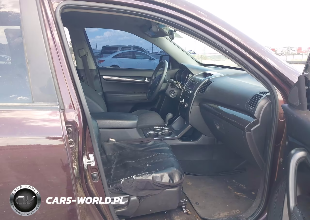 2011 Kia Sorento Lx VIN:5XYKT3A16BG079695 - 5