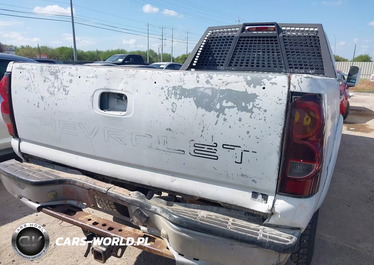 2007 Chevrolet Silverado 3500 Classic Work Truck VIN:1GCHC33D57F125819 - 16
