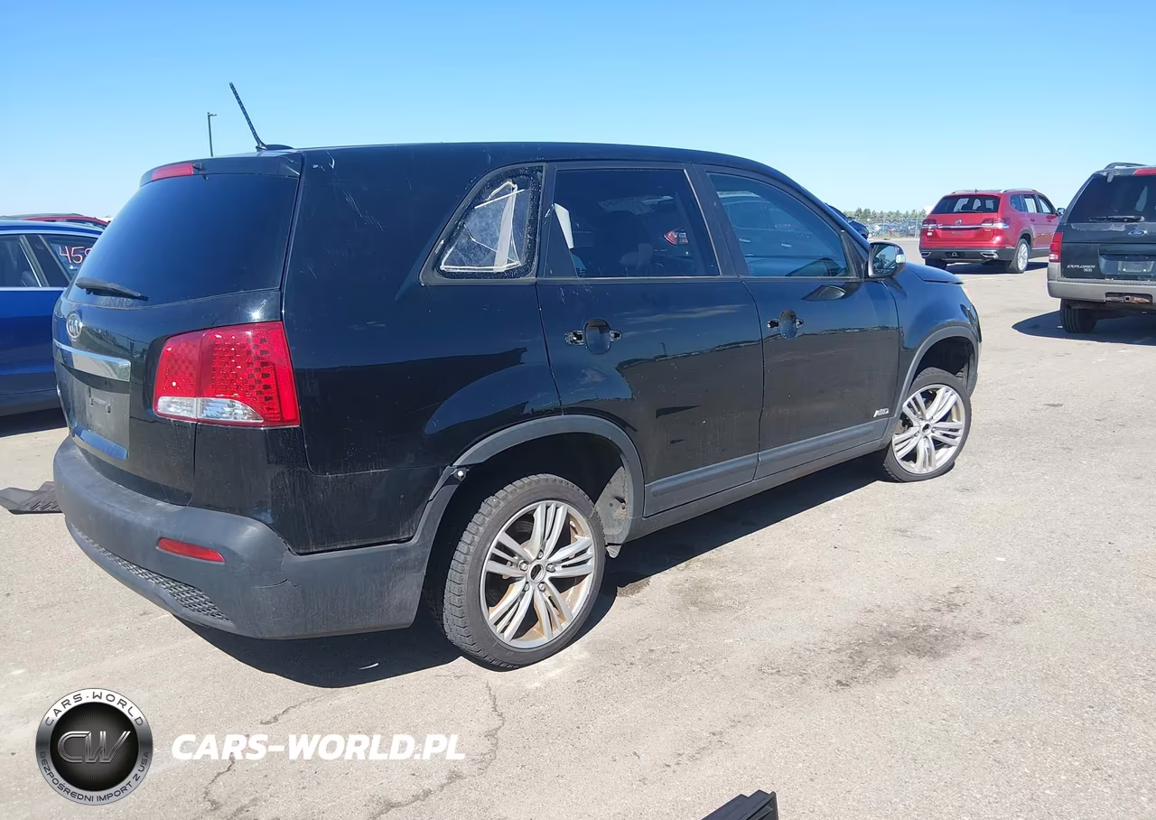 2011 Kia Sorento Lx VIN:5XYKTCA11BG081838 - 4