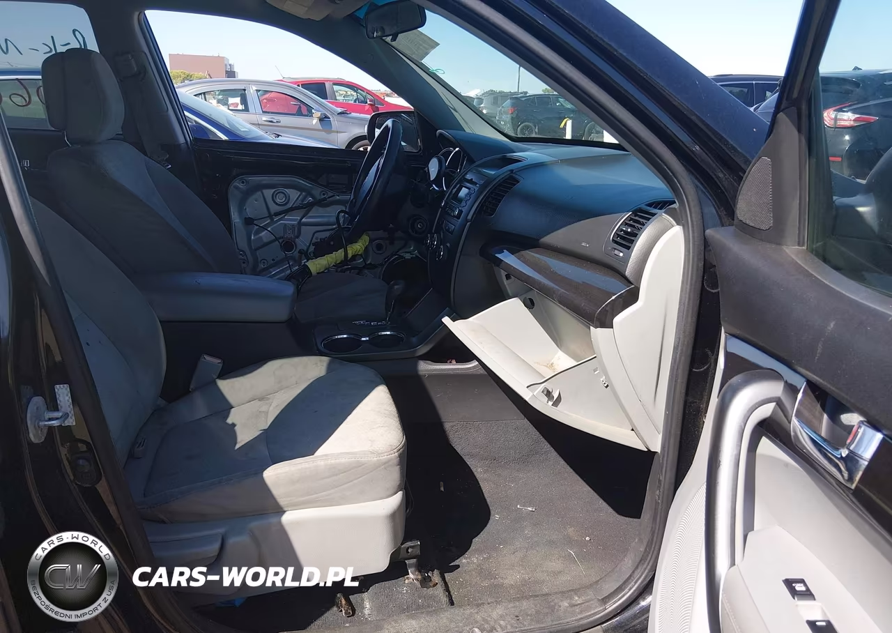2011 Kia Sorento Lx VIN:5XYKTCA11BG081838 - 5
