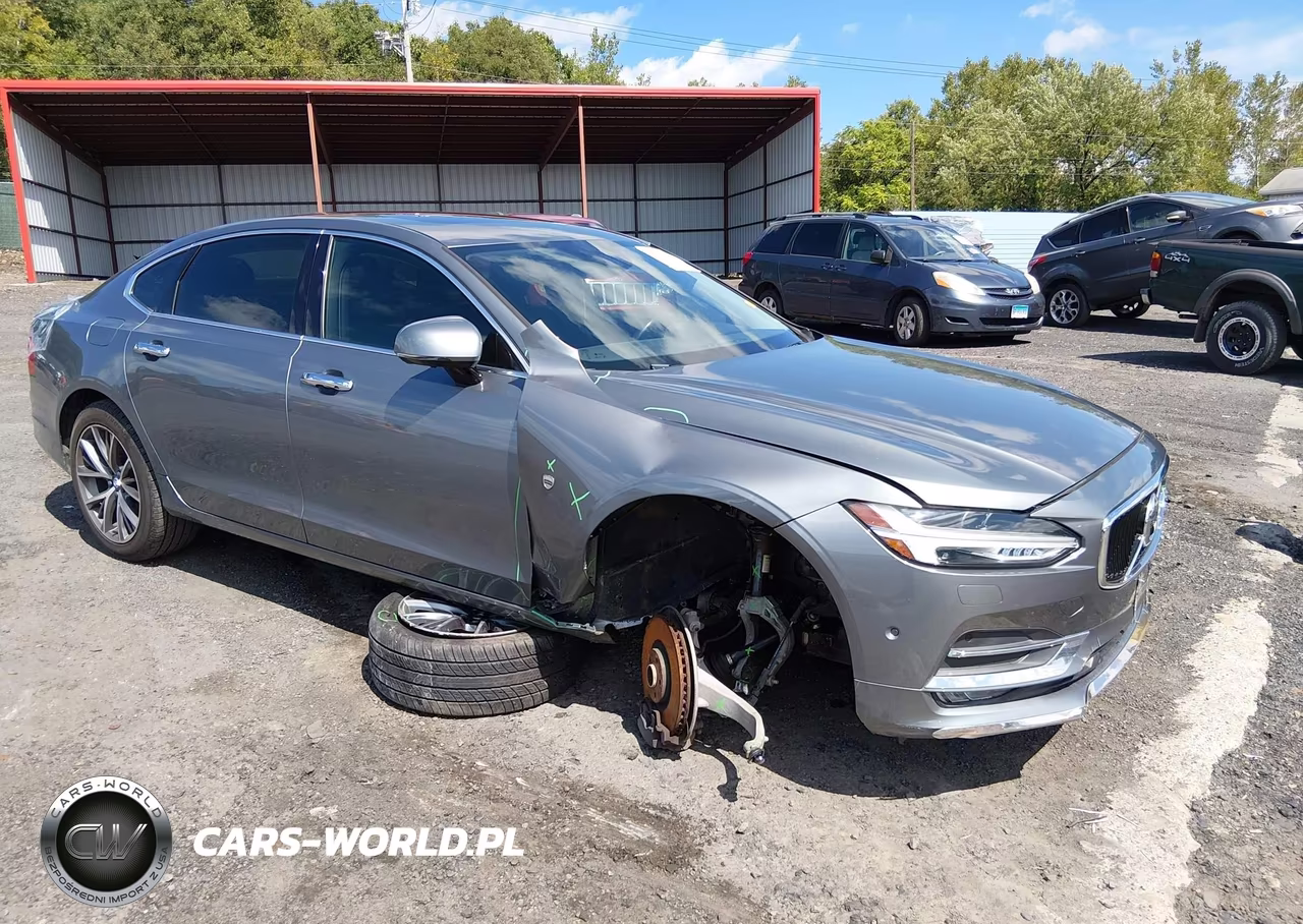 2018 Volvo S90 T6 Momentum