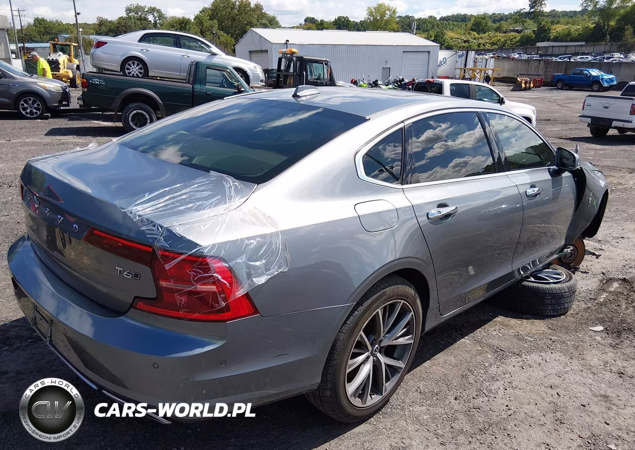 2018 Volvo S90 T6 Momentum VIN:LVY992MK6JP005273 - 4