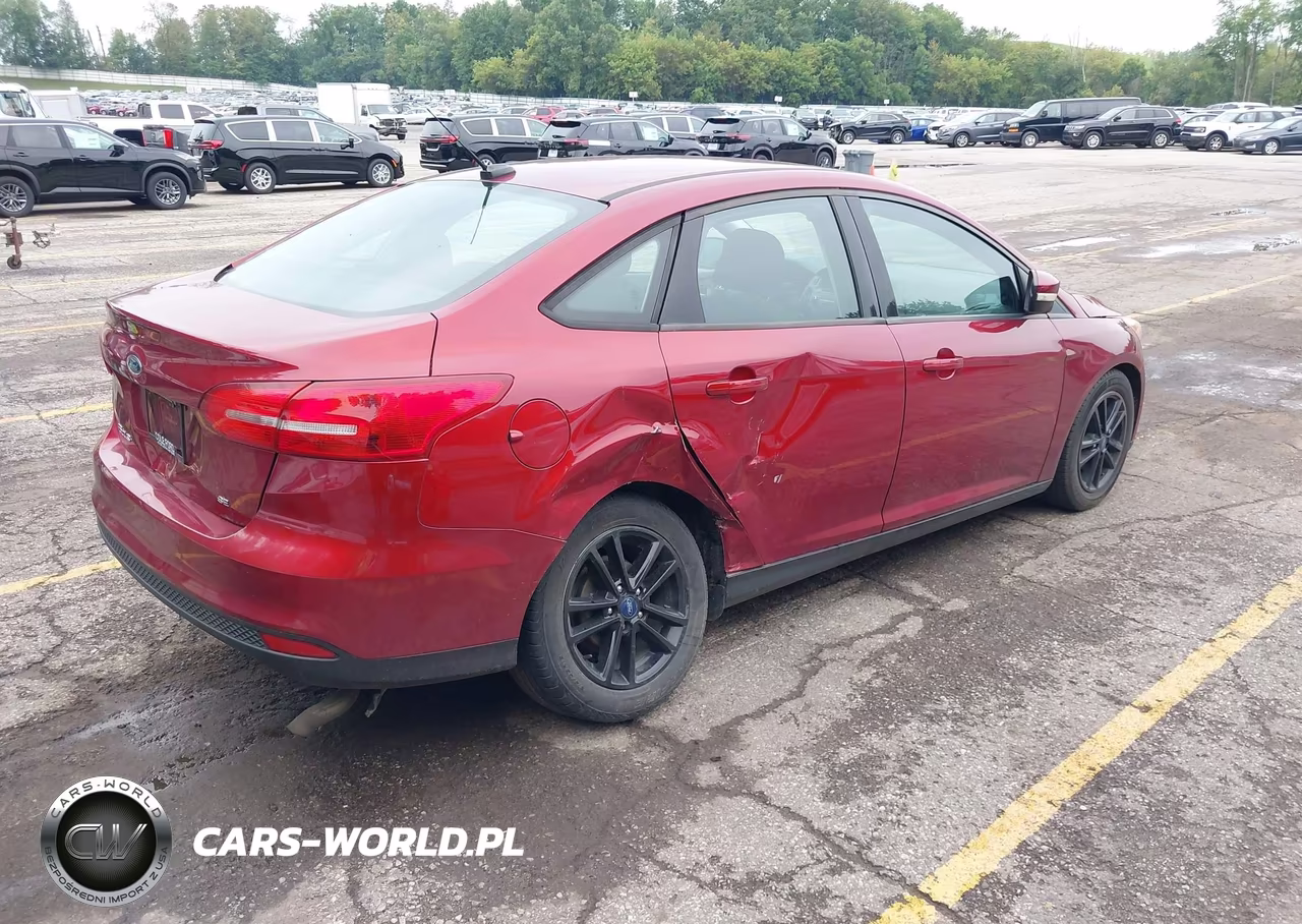 2015 Ford Focus Se VIN:1FADP3F20FL226902 - 4