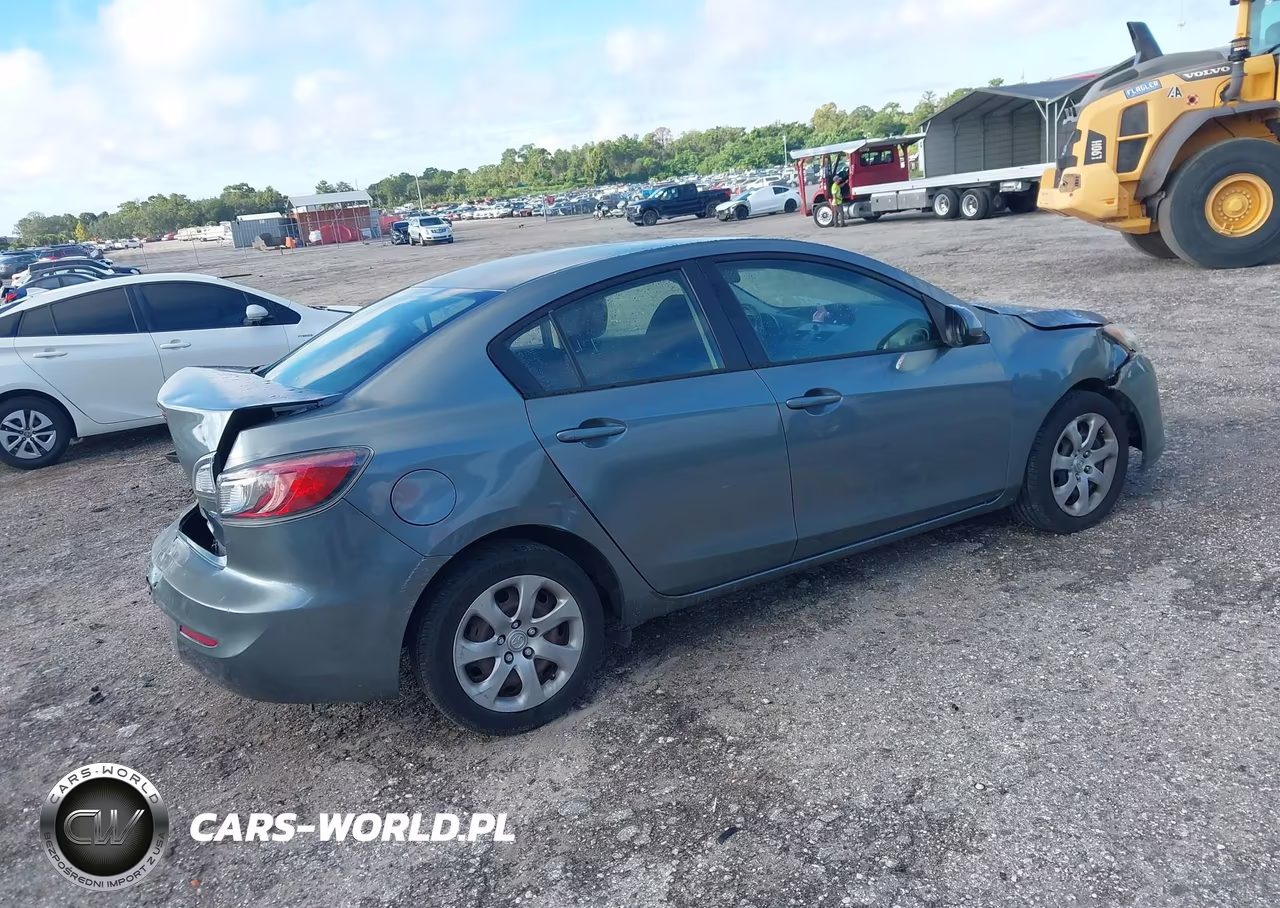 2013 Mazda Mazda3 I Sport VIN:JM1BL1U75D1715756 - 4