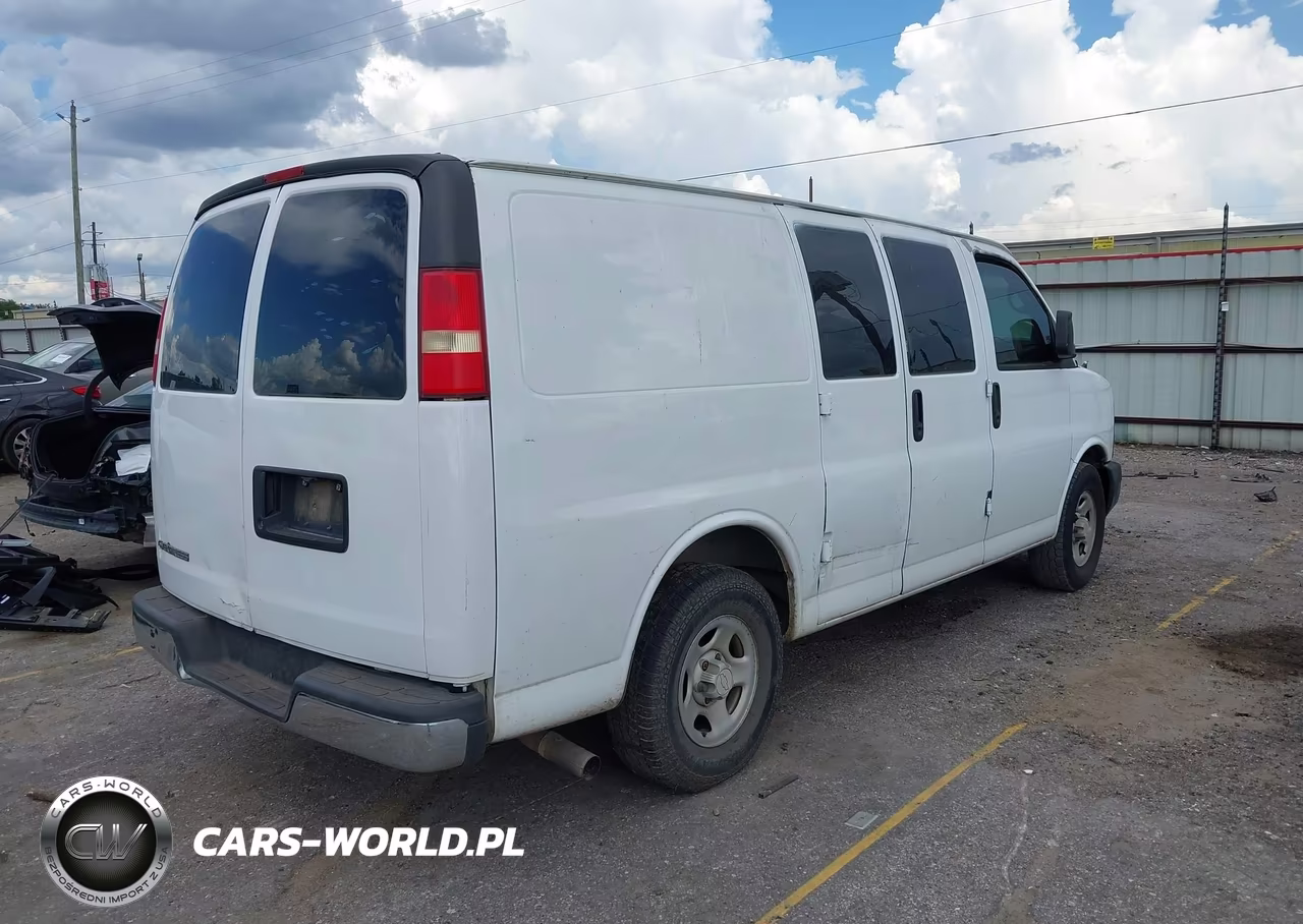 2008 Chevrolet Express Work Van VIN:1GCFG15X081131162 - 4