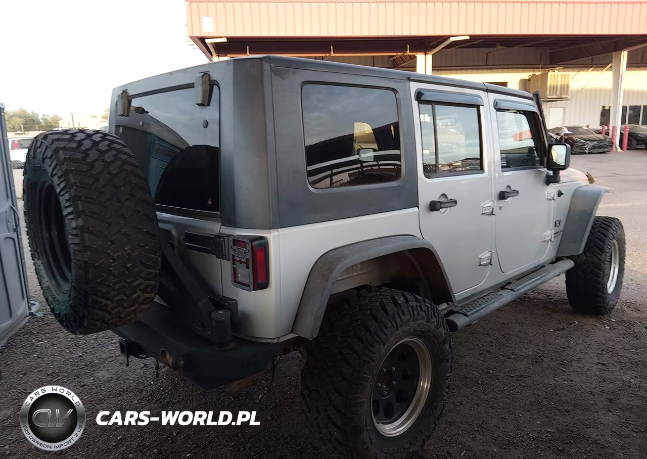 2008 Jeep Wrangler Unlimited X VIN:1J4GA39178L557128 - 4