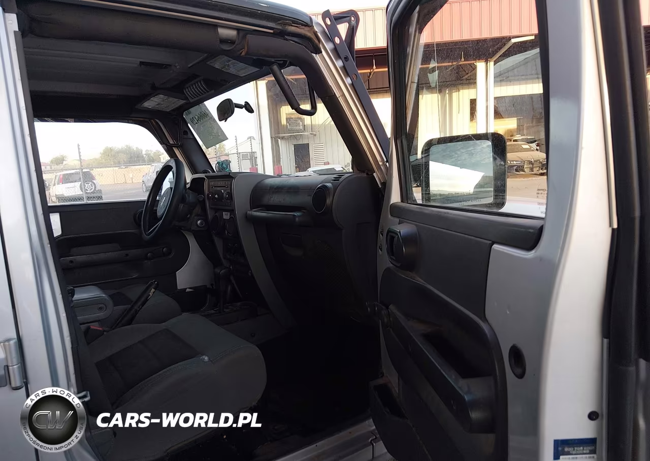 2008 Jeep Wrangler Unlimited X VIN:1J4GA39178L557128 - 5