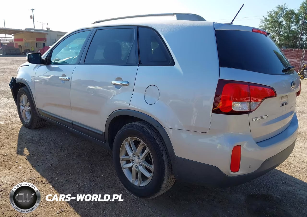 2015 Kia Sorento Lx VIN:5XYKT3A65FG584175 - 3