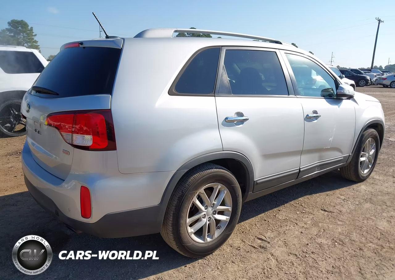 2015 Kia Sorento Lx VIN:5XYKT3A65FG584175 - 4
