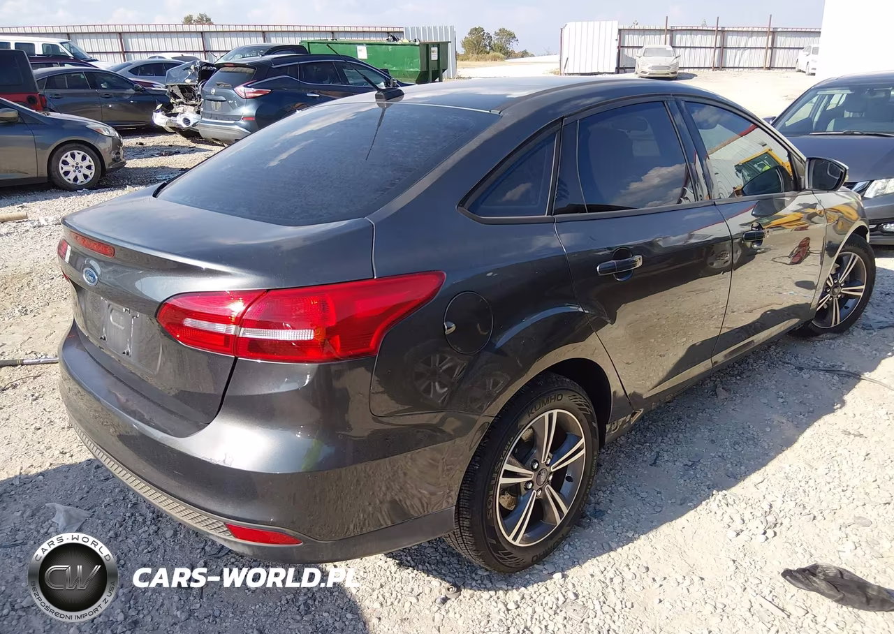 2017 Ford Focus Se VIN:1FADP3FE9HL257689 - 4