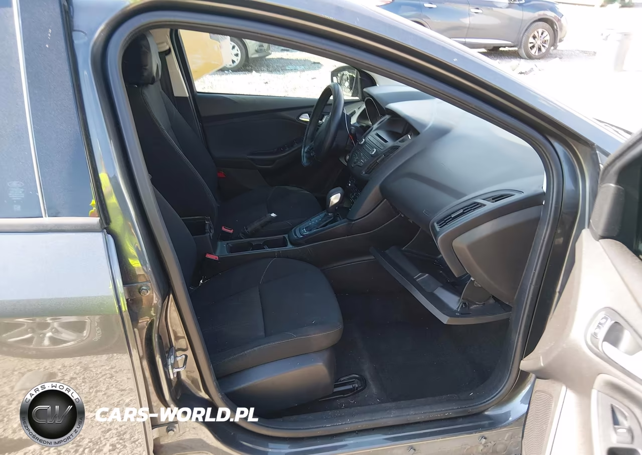 2017 Ford Focus Se VIN:1FADP3FE9HL257689 - 5