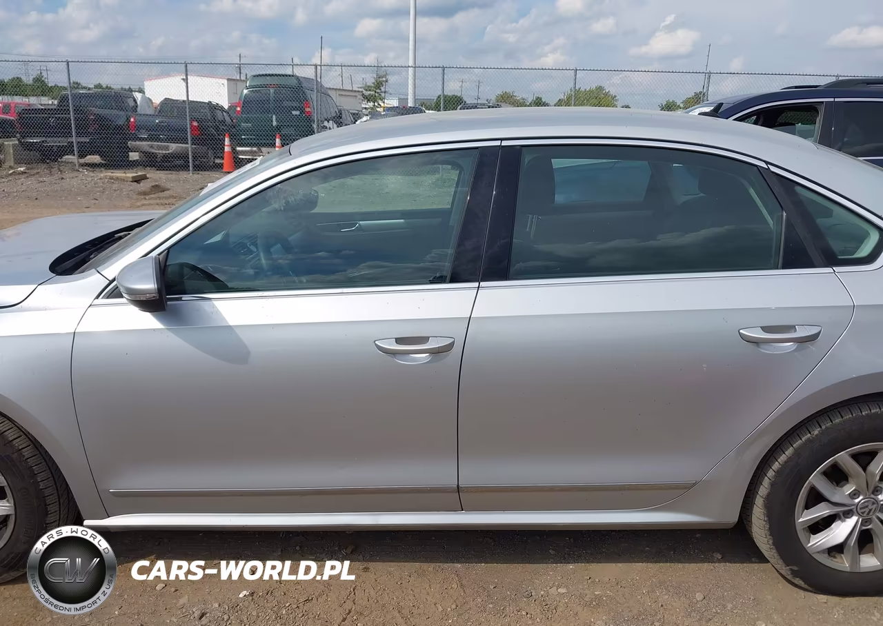 2016 Volkswagen Passat 1.8T S VIN:1VWAS7A30GC070152 - 14