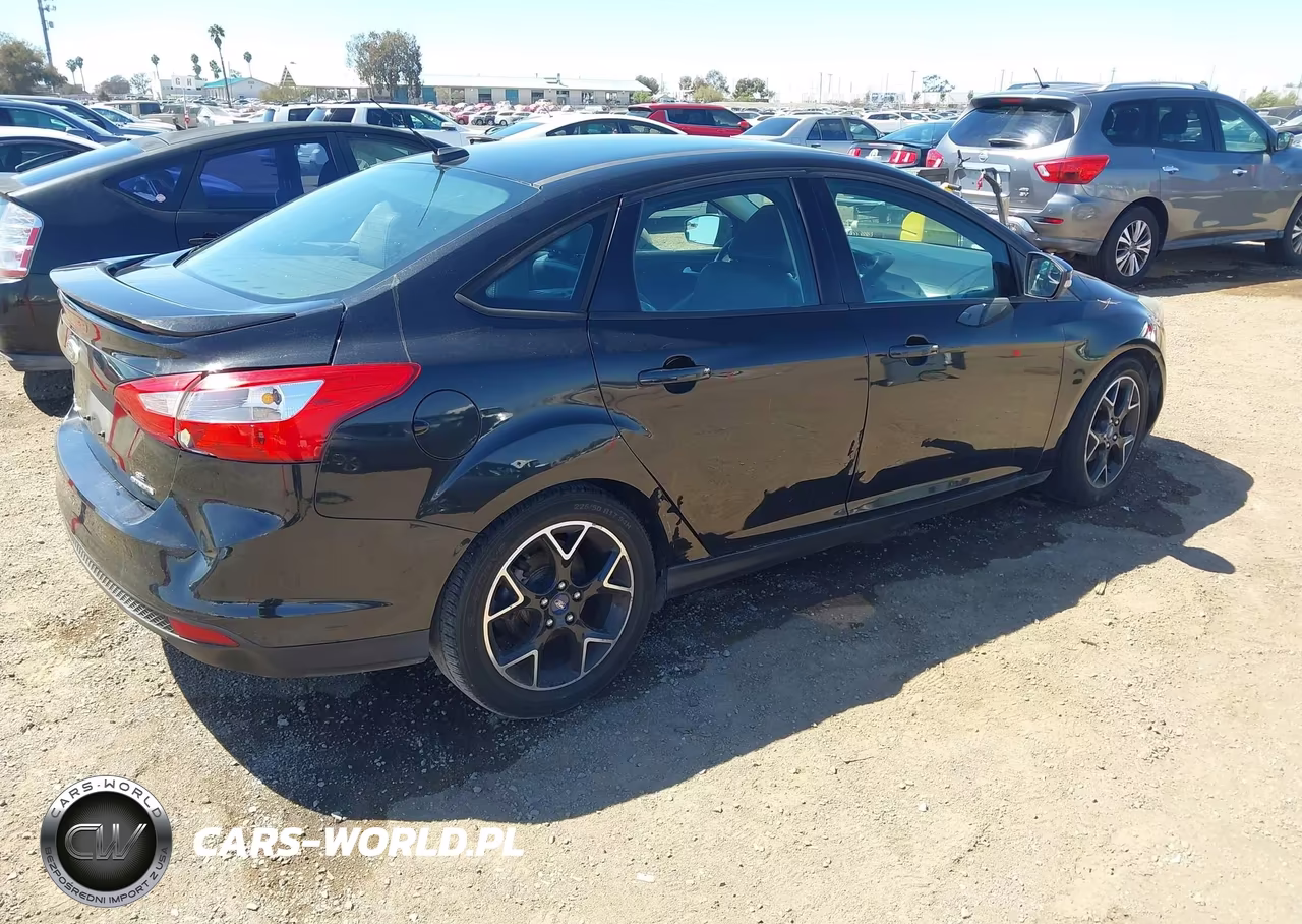 2014 Ford Focus Se VIN:1FADP3F27EL252444 - 4