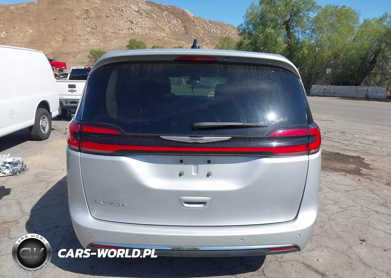 2023 Chrysler Pacifica Touring L VIN:2C4RC1BG2PR531537 - 16