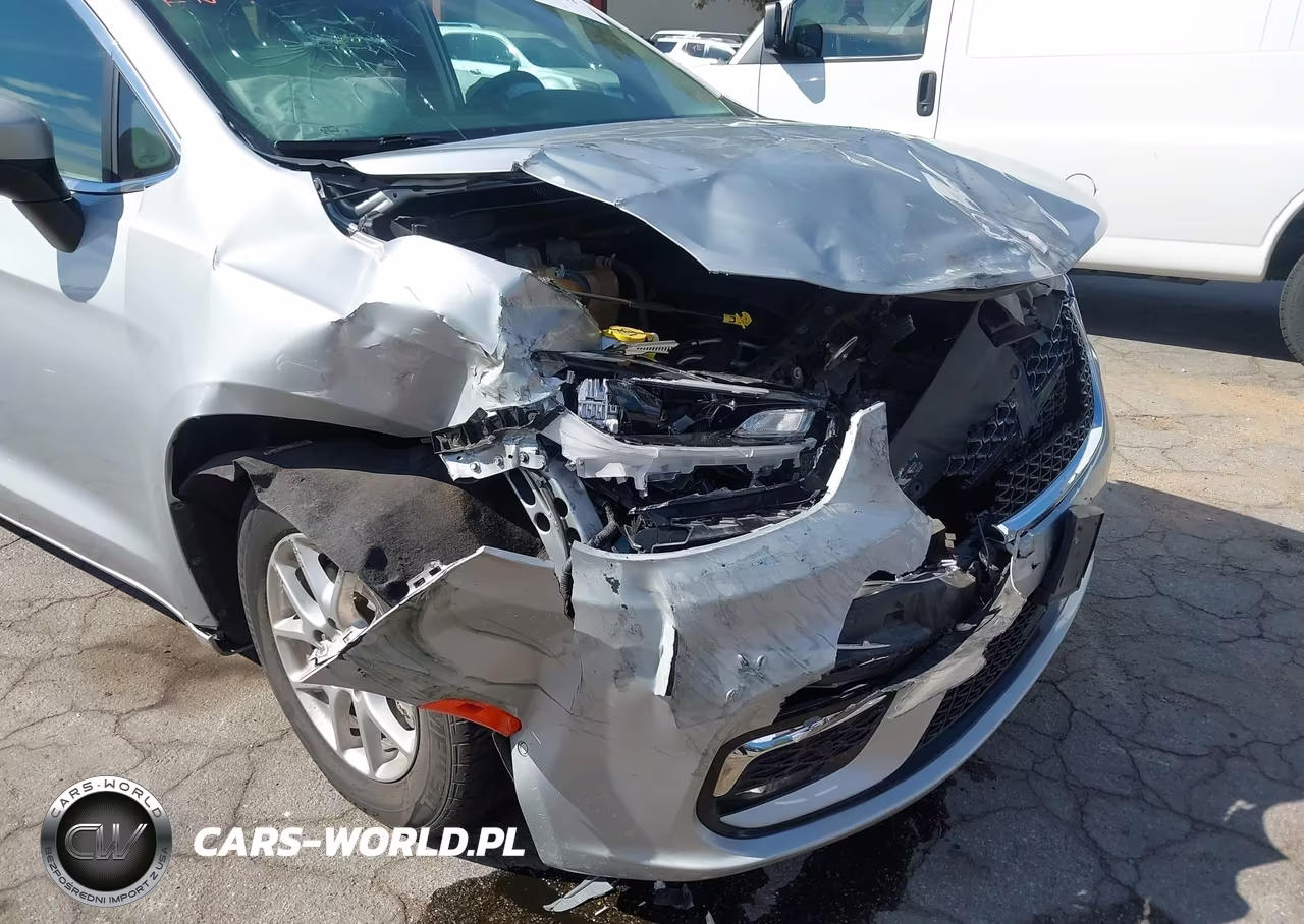 2023 Chrysler Pacifica Touring L VIN:2C4RC1BG2PR531537 - 6