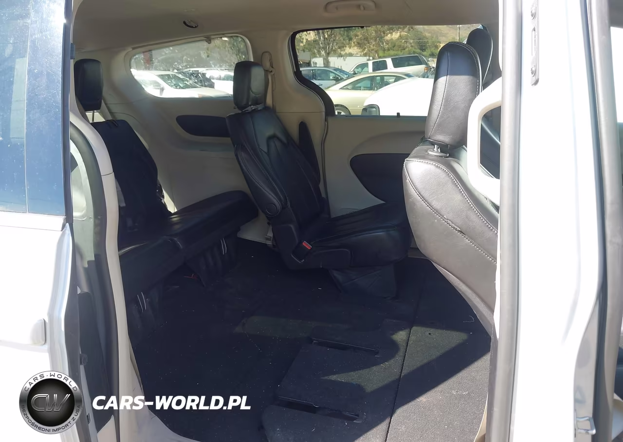 2023 Chrysler Pacifica Touring L VIN:2C4RC1BG2PR531537 - 8