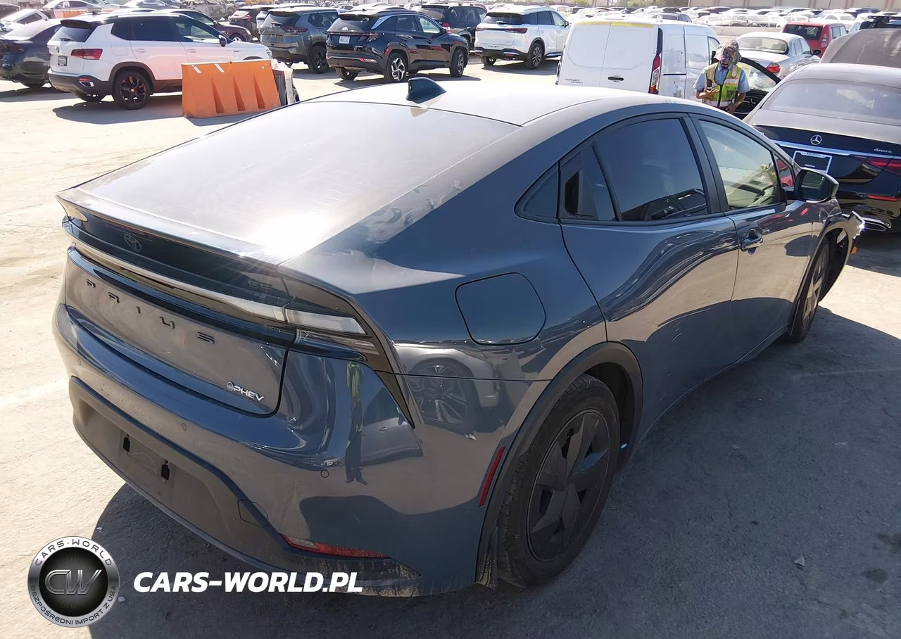 2026 Toyota Prius Plug-In Hybrid Se VIN:JTDACACU9T3056540 - 4
