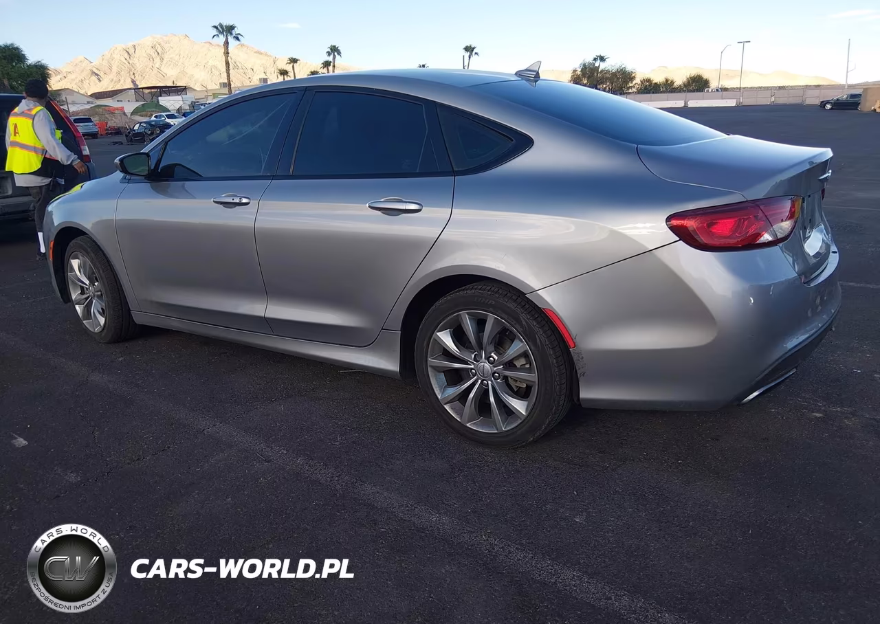 2015 Chrysler 200 S VIN:1C3CCCBBXFN511770 - 3