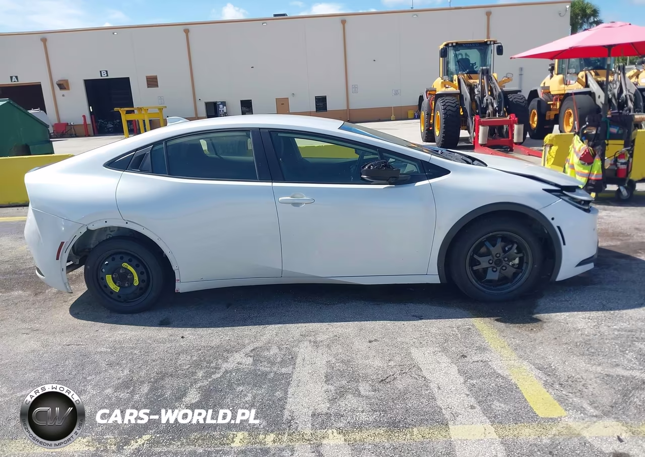 2024 Toyota Prius Le VIN:JTDACAAU1R3025259 - 13