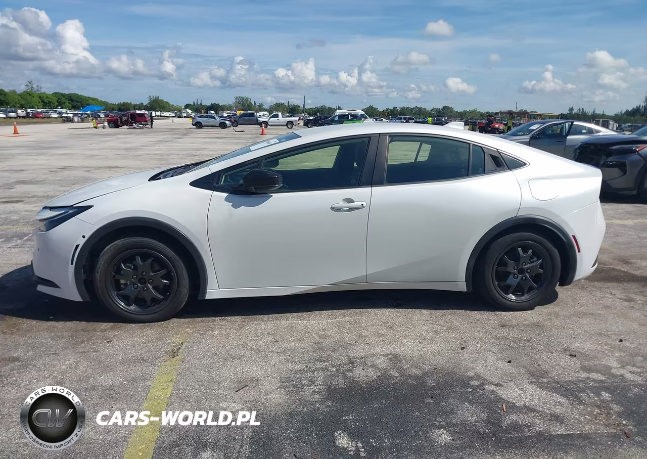 2024 Toyota Prius Le VIN:JTDACAAU1R3025259 - 14