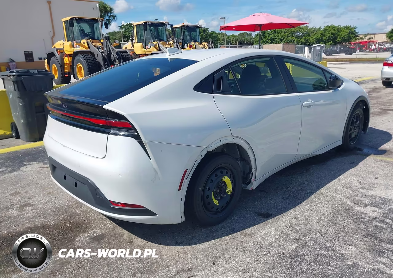 2024 Toyota Prius Le VIN:JTDACAAU1R3025259 - 4